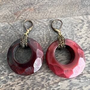 Funky maroon / burgundy hammered hoop lever back earrings with gold tone chain